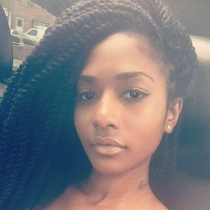 Meet your Posher, Monique